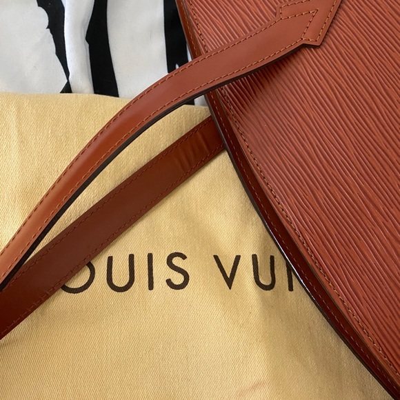 Authentic Louis Vuitton Epi shoulder bag - Picture 5 of 11